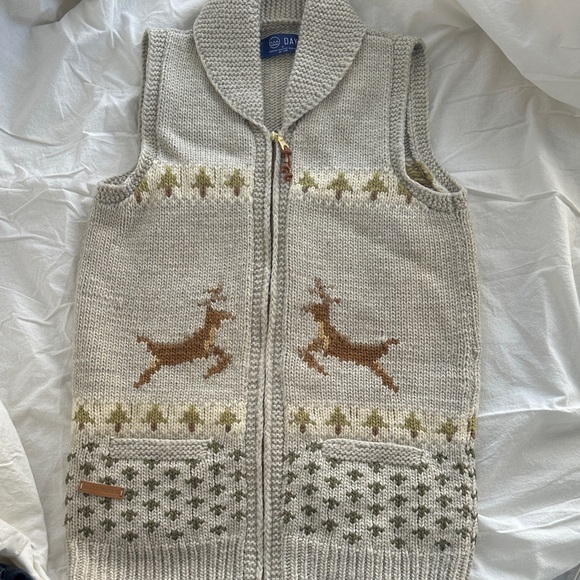 Sweaters - Gray Knit Vest with Deer Pattern